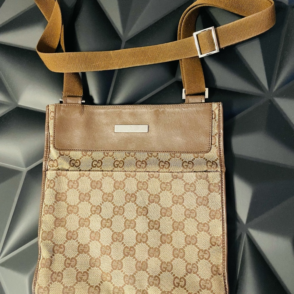 Vintage crossbody Gucci bag from Italy